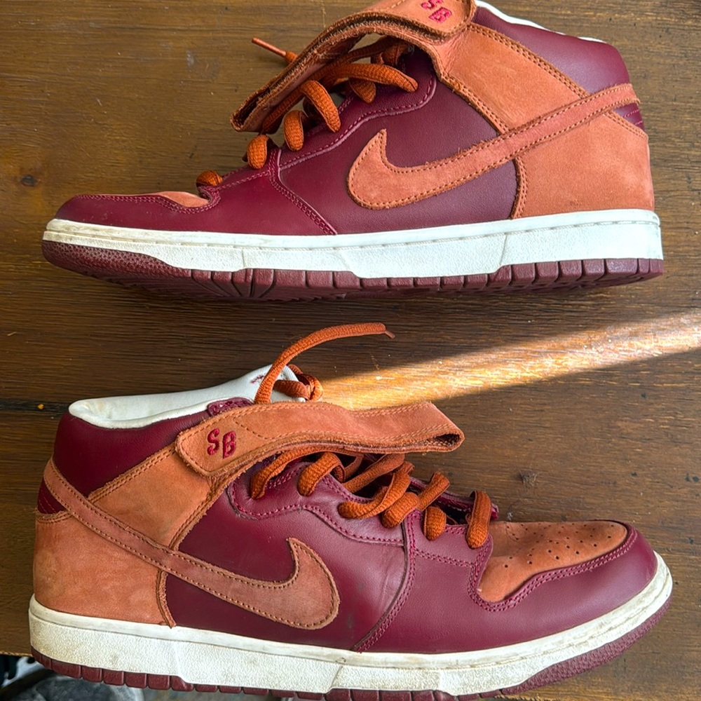 LNike Dunk Mid SB Team Red Pony